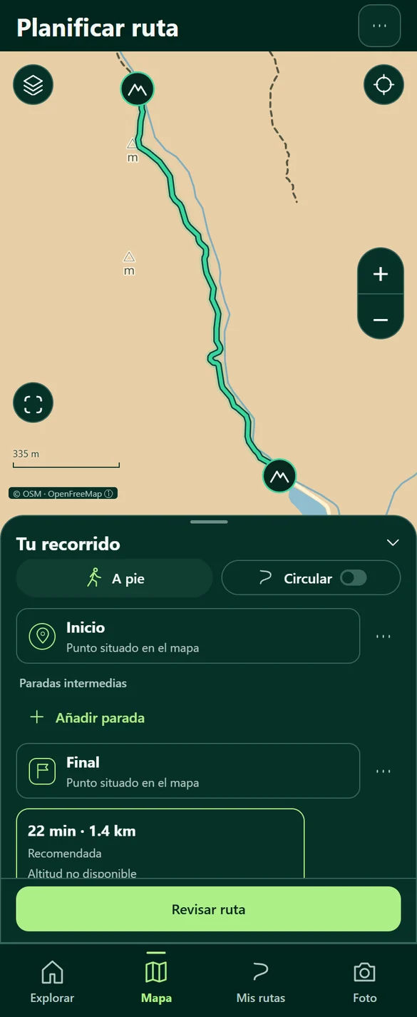 Planificación de una ruta en HikeSnap, con inicio, paradas y final sobre el mapa satélite